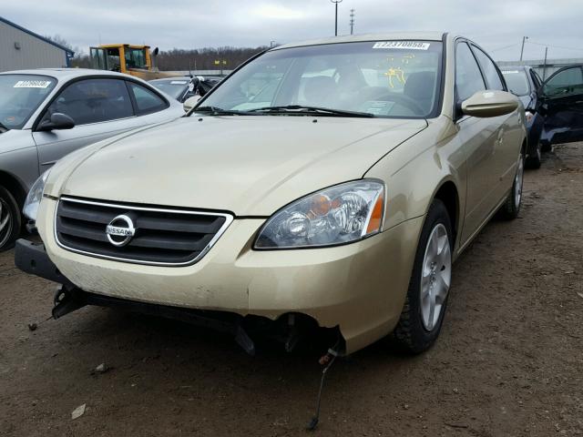 1N4AL11D02C197875 - 2002 NISSAN ALTIMA BAS GOLD photo 2