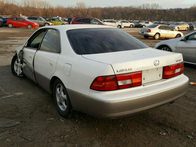 JT8BF28G8W5036274 - 1998 LEXUS ES 300 WHITE photo 3