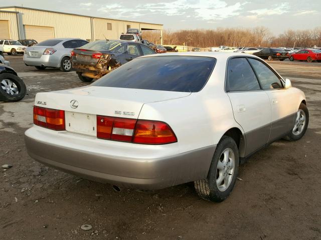 JT8BF28G8W5036274 - 1998 LEXUS ES 300 WHITE photo 4