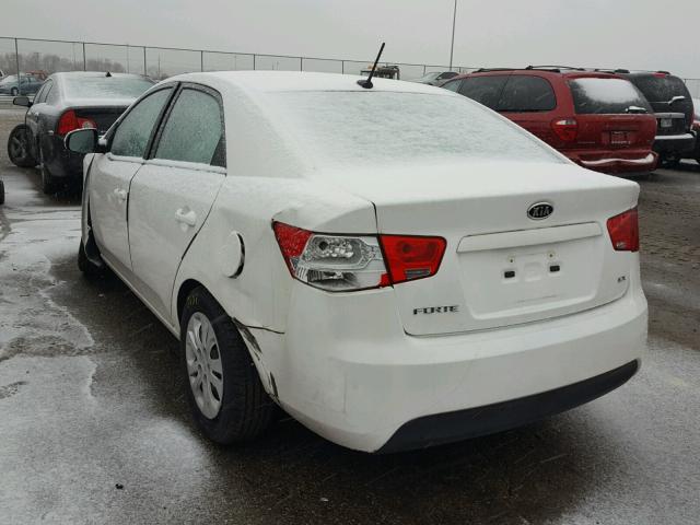 KNAFU4A22D5665946 - 2013 KIA FORTE EX WHITE photo 3