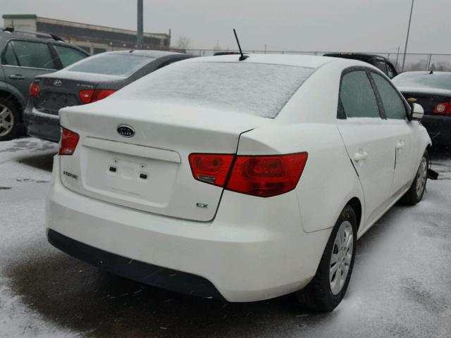 KNAFU4A22D5665946 - 2013 KIA FORTE EX WHITE photo 4