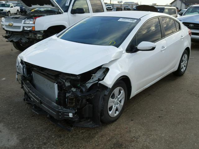 3KPFL4A74HE105115 - 2017 KIA FORTE LX WHITE photo 2