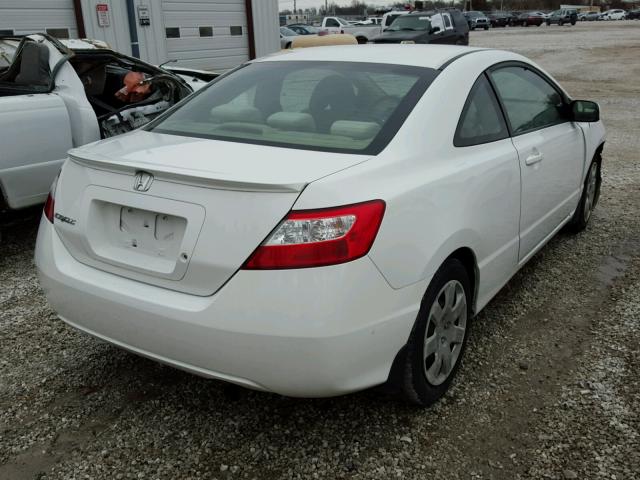 2HGFG12628H575609 - 2008 HONDA CIVIC LX WHITE photo 4