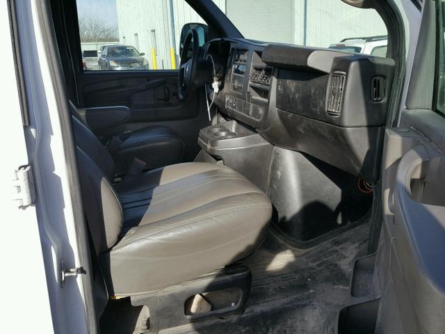 1GNZGXFF8F1154280 - 2015 CHEVROLET EXPRESS G3 WHITE photo 5