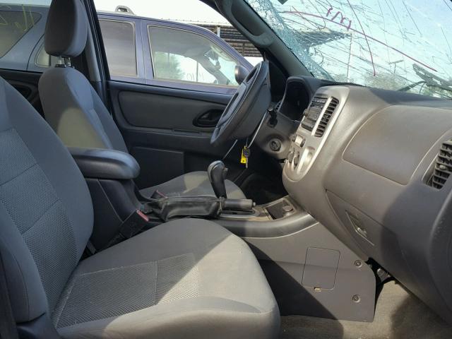 1FMYU03186KA74190 - 2006 FORD ESCAPE XLT BLUE photo 5