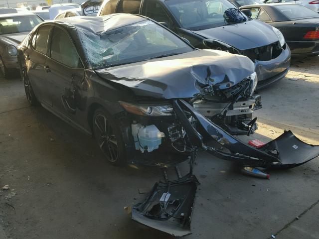 4T1B61HK4JU500090 - 2018 TOYOTA CAMRY XSE GRAY photo 1