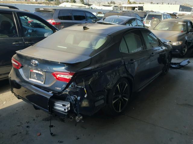 4T1B61HK4JU500090 - 2018 TOYOTA CAMRY XSE GRAY photo 4