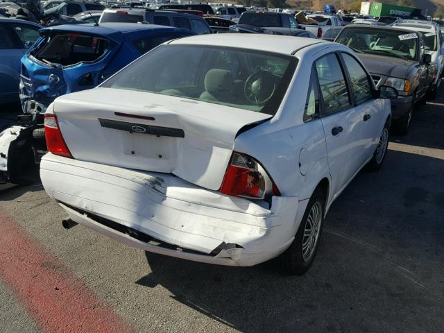 1FAFP34N45W188335 - 2005 FORD FOCUS ZX4 WHITE photo 4