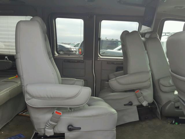 1GDUGEB45A1115954 - 2010 GMC SAVANA RV WHITE photo 6