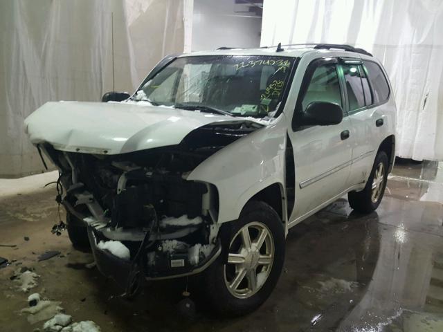1GKDT13S682209064 - 2008 GMC ENVOY Biały zdjęcie 2