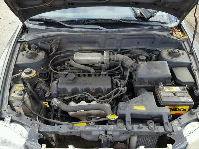 KMHCF35G91U072632 - 2001 HYUNDAI ACCENT L GRAY photo 7