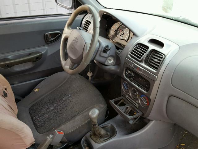 KMHCF35G91U072632 - 2001 HYUNDAI ACCENT L GRAY photo 9