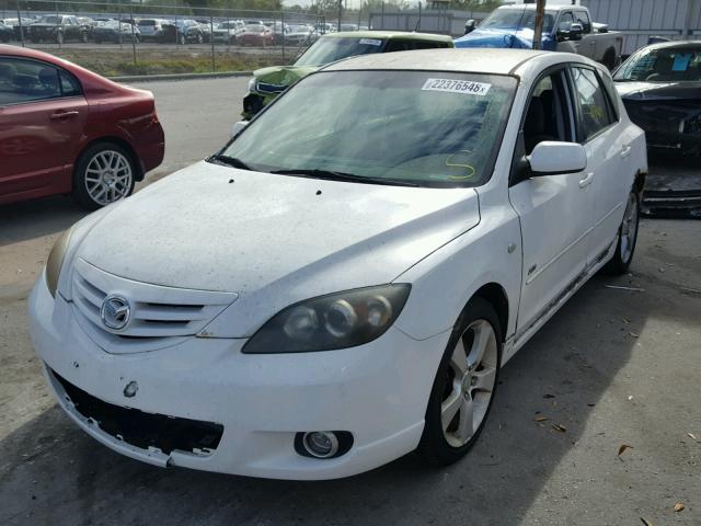 JM1BK143841174752 - 2004 MAZDA 3 HATCHBAC WHITE photo 2