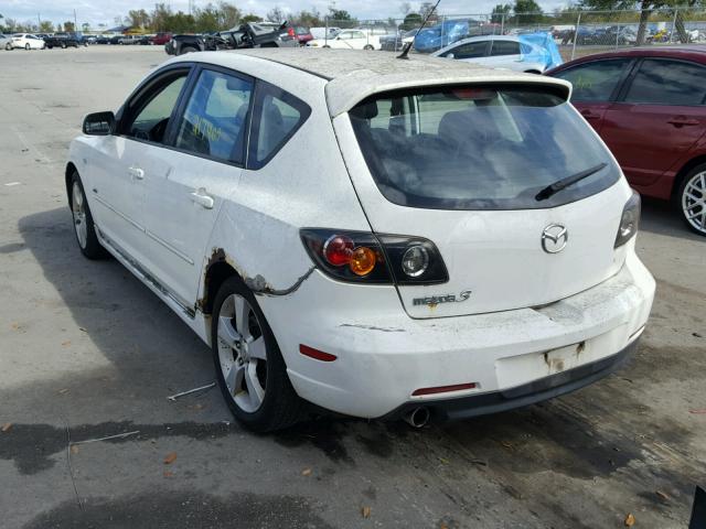 JM1BK143841174752 - 2004 MAZDA 3 HATCHBAC WHITE photo 3