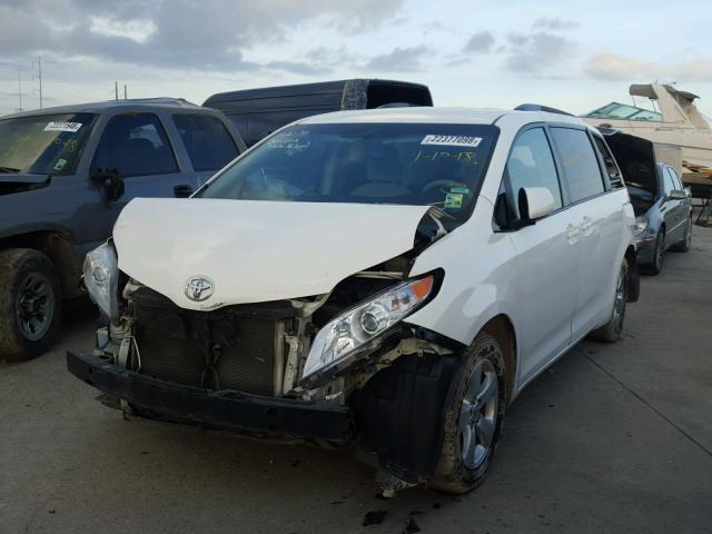 5TDKK3DC9ES472307 - 2014 TOYOTA SIENNA LE WHITE photo 2