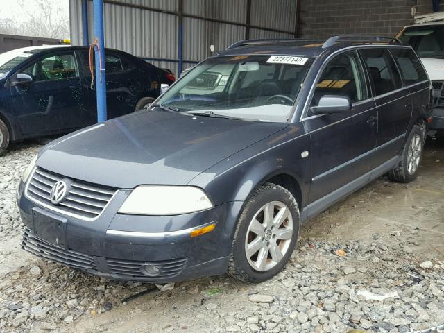 WVWVH63B42E370257 - 2002 VOLKSWAGEN PASSAT GLS BLUE photo 2