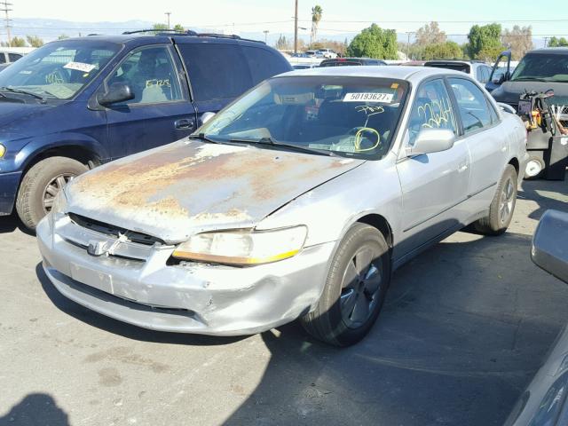 1HGCG665XXA134843 - 1999 HONDA ACCORD LX SILVER photo 2