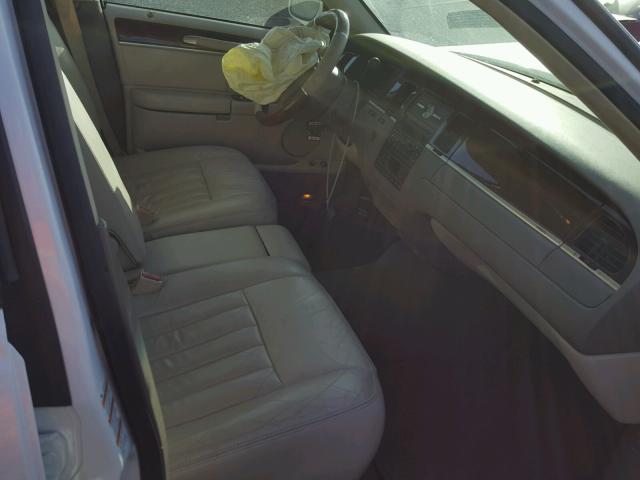 1LNHM81W03Y610300 - 2003 LINCOLN TOWN CAR E WHITE photo 5