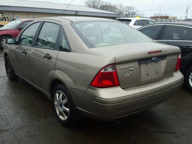 1FAFP34N75W306054 - 2005 FORD FOCUS ZX4 BEIGE photo 3