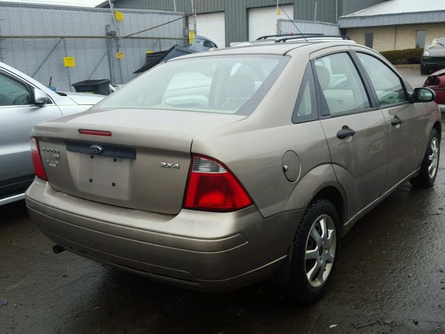 1FAFP34N75W306054 - 2005 FORD FOCUS ZX4 BEIGE photo 4