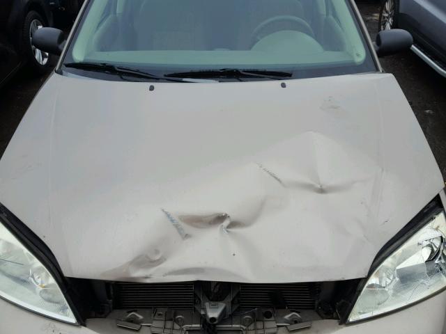 1FAFP34N75W306054 - 2005 FORD FOCUS ZX4 BEIGE photo 7