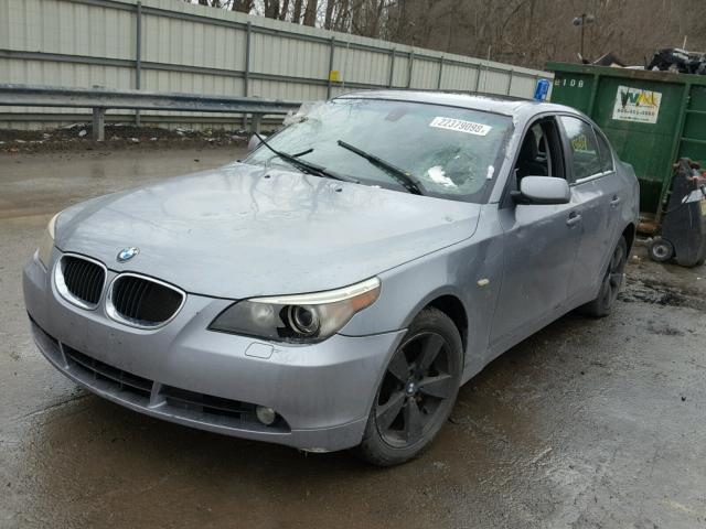 WBANF73506CG66318 - 2006 BMW 530 XI GRAY photo 2