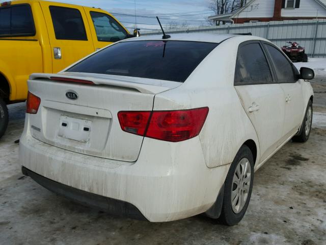 KNAFT4A24D5680807 - 2013 KIA FORTE LX WHITE photo 4