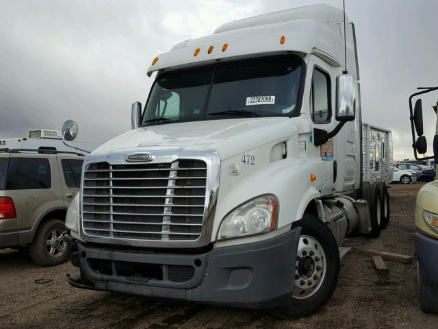 1FUJGHDV9CSBK7984 - 2012 FREIGHTLINER CASCADIA 1 WHITE photo 2