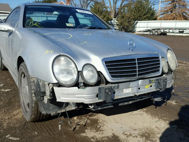 WDBLJ74G92T111107 - 2002 MERCEDES-BENZ CLK 55 AMG SILVER photo 9