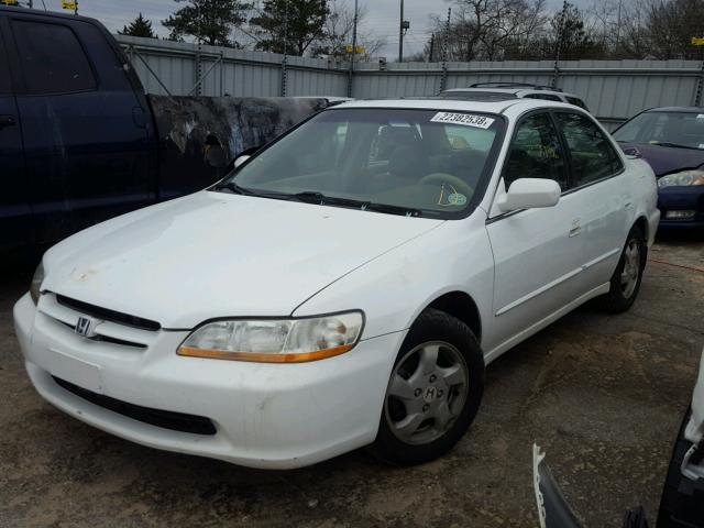 1HGCG5654WA225891 - 1998 HONDA ACCORD EX WHITE photo 2