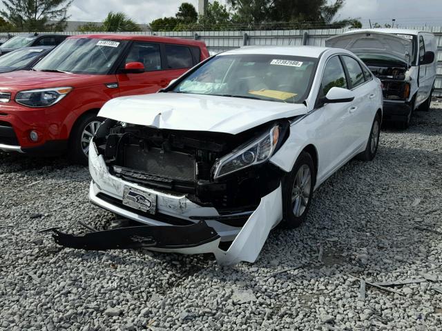 5NPE24AFXFH062026 - 2015 HYUNDAI SONATA SE WHITE photo 2