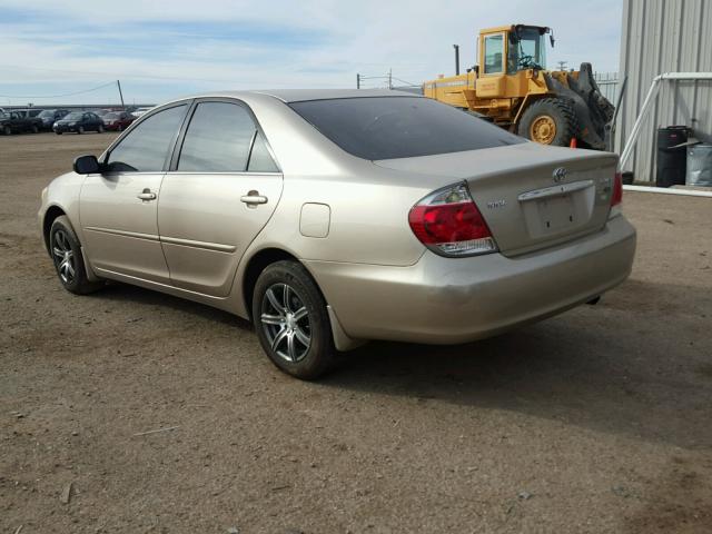 JTDBE32K063063519 - 2006 TOYOTA CAMRY LE GOLD photo 3