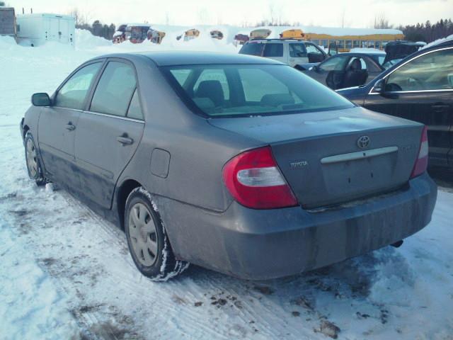 4T1BE32K42U585294 - 2002 TOYOTA CAMRY LE GRAY photo 3