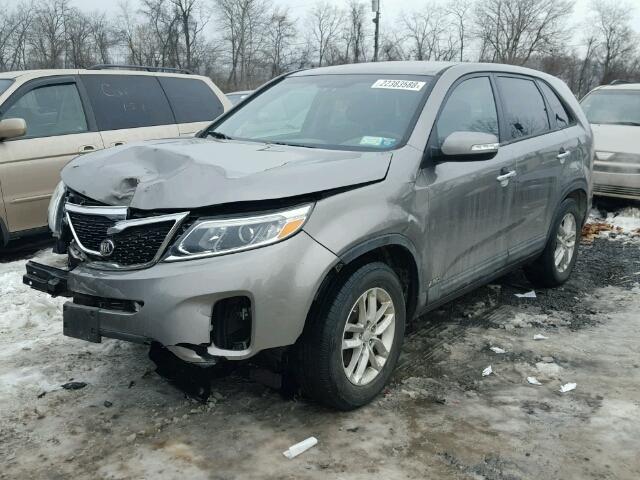 5XYKTCA66FG613859 - 2015 KIA SORENTO LX GRAY photo 2