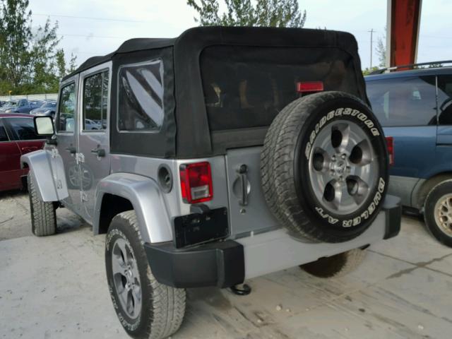 1C4HJWEG8FL543340 - 2015 JEEP WRANGLER U SILVER photo 3