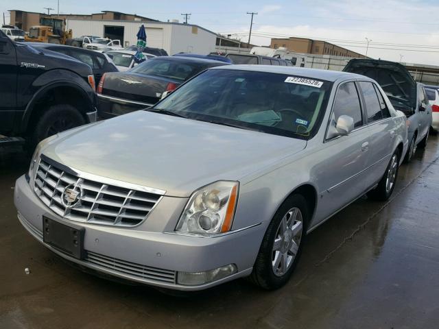 1G6KD57Y46U202558 - 2006 CADILLAC DTS BEIGE photo 2