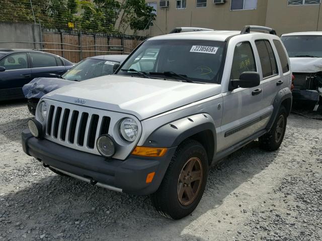 1J4GL38K46W196487 - 2006 JEEP LIBERTY RE SILVER photo 2