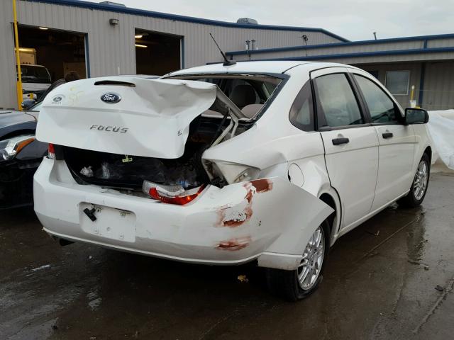 1FAHP3FN9BW129055 - 2011 FORD FOCUS SE WHITE photo 4