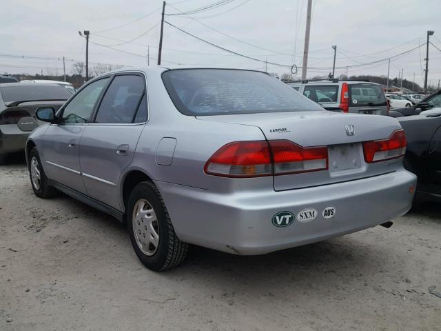 1HGCF86612A021802 - 2002 HONDA ACCORD VAL SILVER photo 3