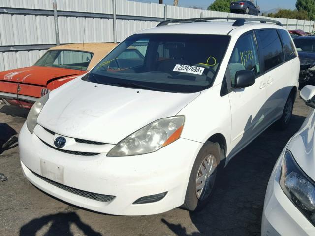 5TDZK23C57S076596 - 2007 TOYOTA SIENNA CE WHITE photo 2