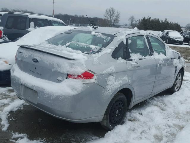 1FAHP35N58W125739 - 2008 FORD FOCUS SE SILVER photo 4