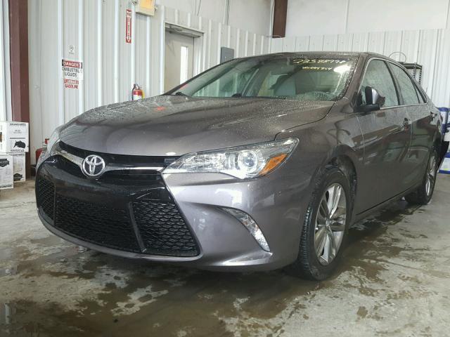 4T1BF1FK5FU044384 - 2015 TOYOTA CAMRY LE GRAY photo 2