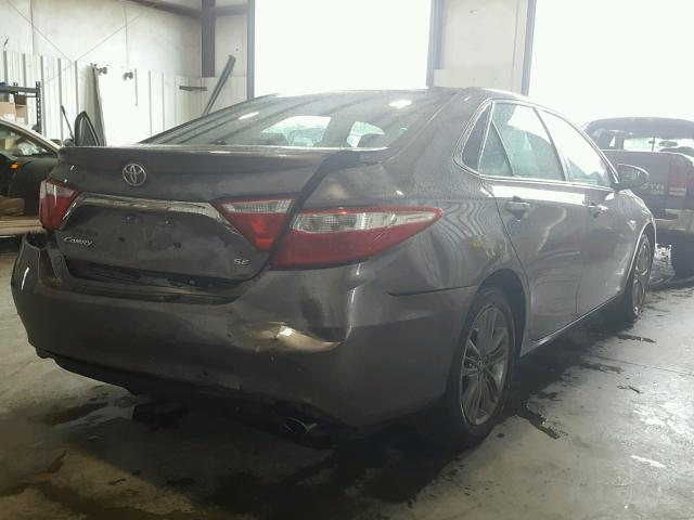 4T1BF1FK5FU044384 - 2015 TOYOTA CAMRY LE GRAY photo 4