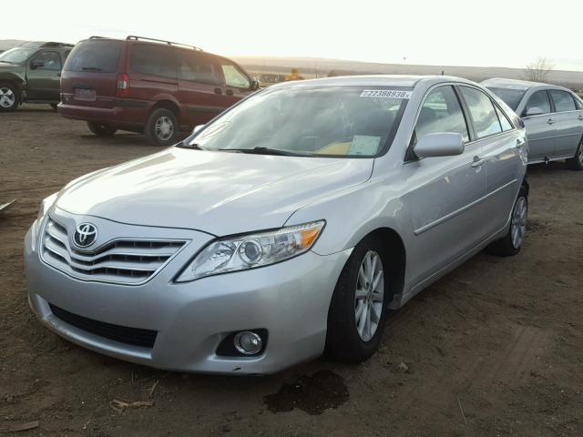 4T1BK3EK8AU106314 - 2010 TOYOTA CAMRY SE SILVER photo 2