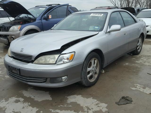 JT8BF28G810303502 - 2001 LEXUS ES 300 SILVER photo 2