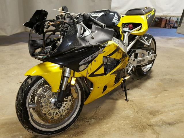 JH2SC44001M101395 - 2001 HONDA CBR900 RR YELLOW photo 2