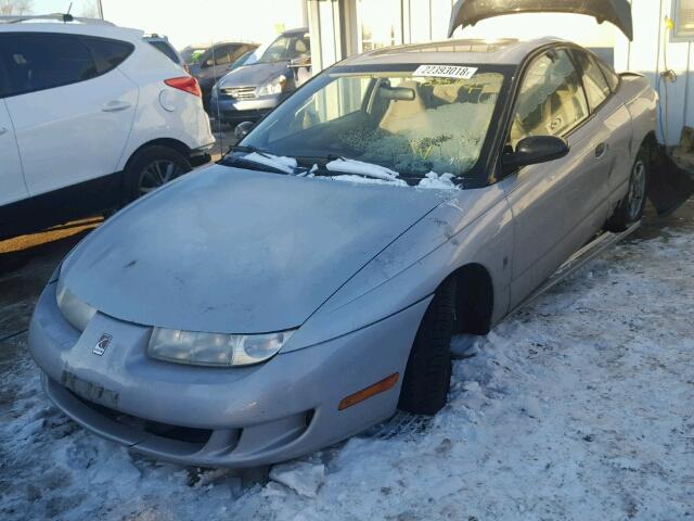 1G8ZP1281YZ102100 - 2000 SATURN SC1 SILVER photo 2