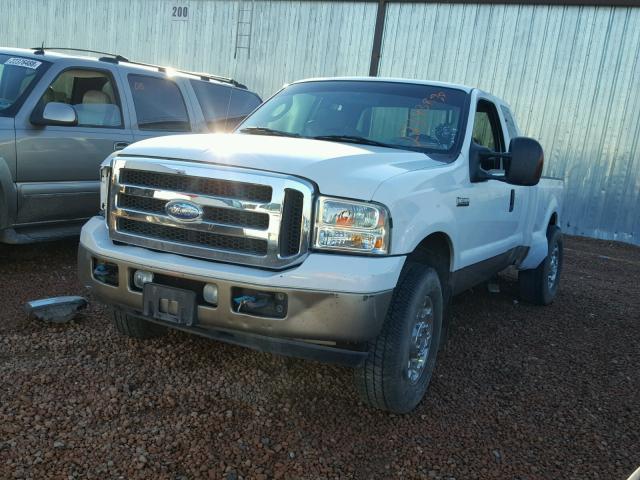 1FTSX21535EA22806 - 2005 FORD F250 SUPER WHITE photo 2