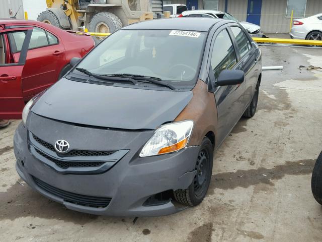 JTDBT923871116711 - 2007 TOYOTA YARIS GRAY photo 2