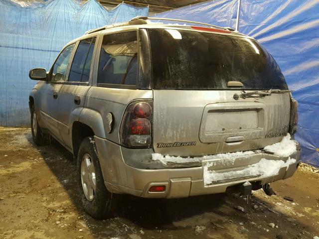 1GNDT13S822170942 - 2002 CHEVROLET TRAILBLAZE GRAY photo 3